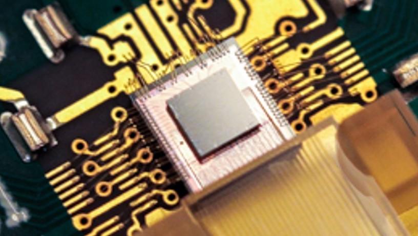 3D integrated ultra-low energy silicon photonic and electronic chip 