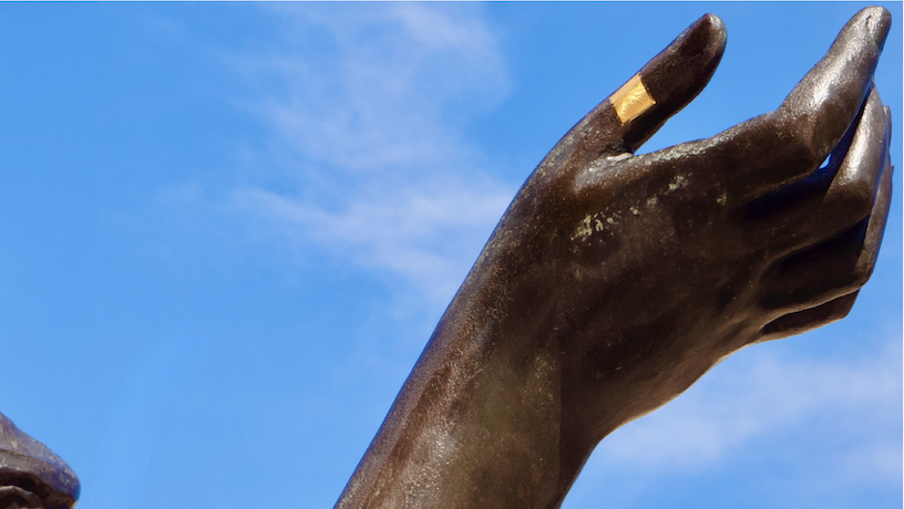 A vIGT array consisting of half a million transistors conforming to the complex curvilinear surface of the finger of Alma Mater, Columbia University’s iconic stature. Credit: Dion Khodagholy, Claudia Cea/Columbia Engineering