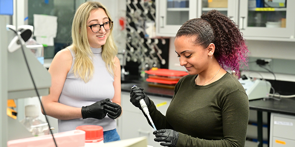 Students in lab at Columbia Engineering