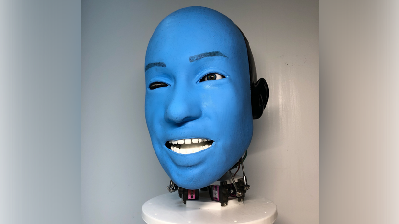 EVA, a soft robot learning to mimic facial expressions