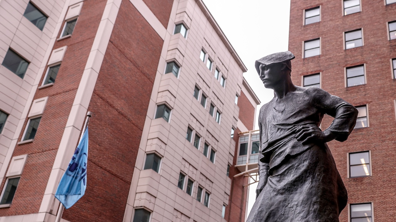 Le Marteleur statue and a Columbia Engineering flag
