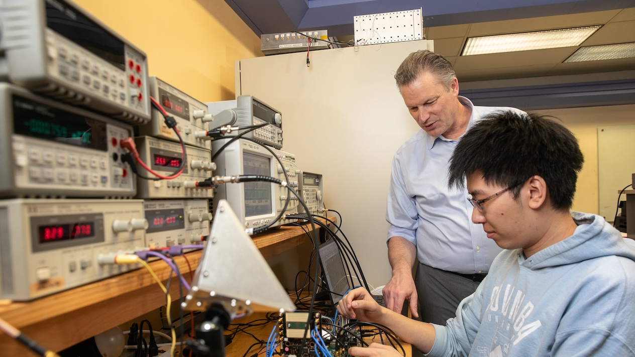 Peter Kinget with his PhD student Hongzhe Jiang, working on radar measurement.