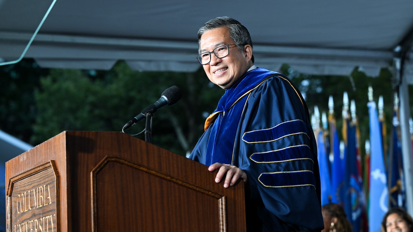 dean shi fu chang addressing