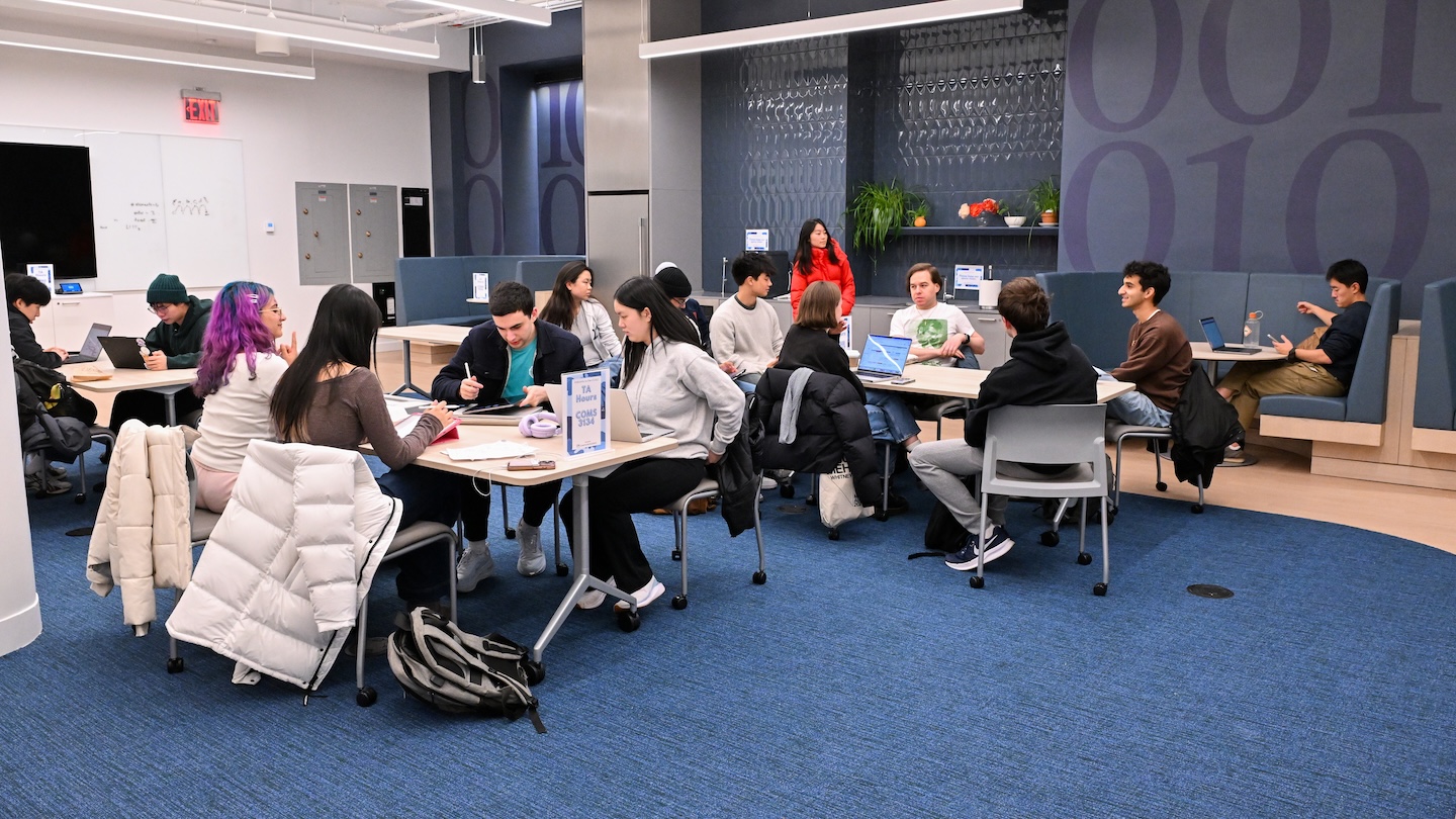 cs learning center filled with students