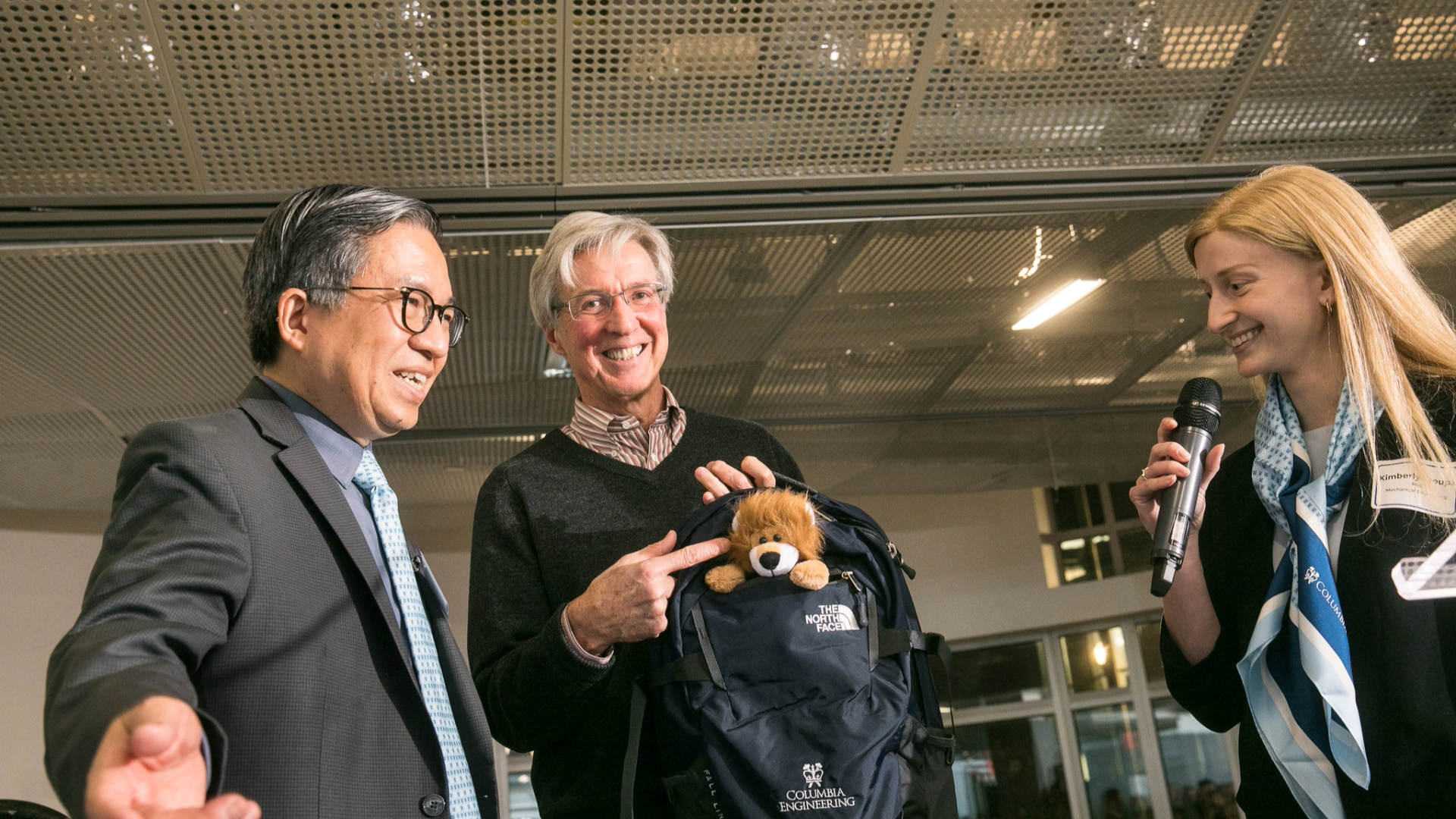 Dean Chang hosts a speaker for an Alumni event