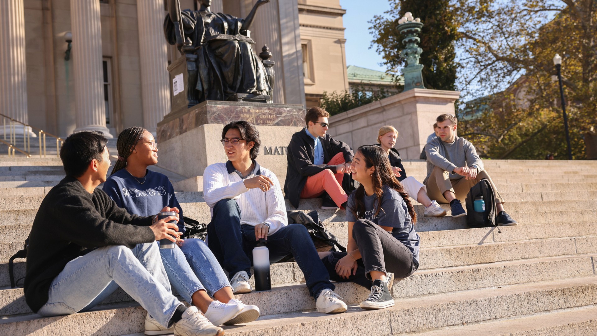 Columbia Engineering alumni meet with current students on the steps of Lowe library.