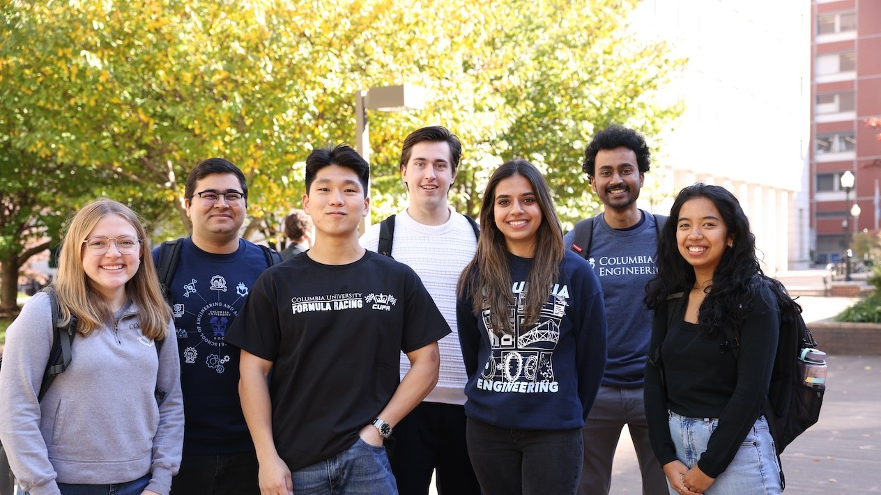Columbia Engineering students in a group on campus.