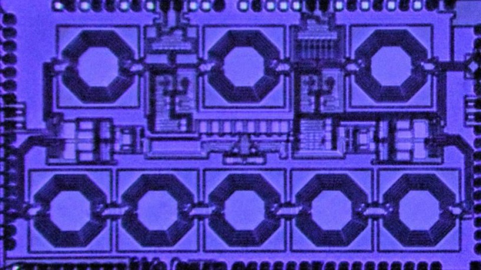 Microphotograph of the Columbia Engineering single-chip circulator with watt-level power handling