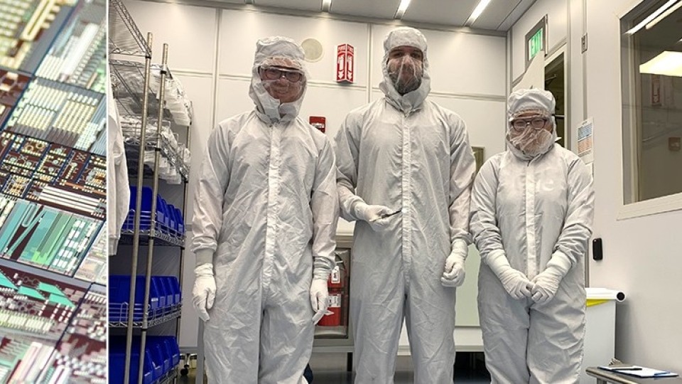 Tingyi  Gu's students at the cleanroom