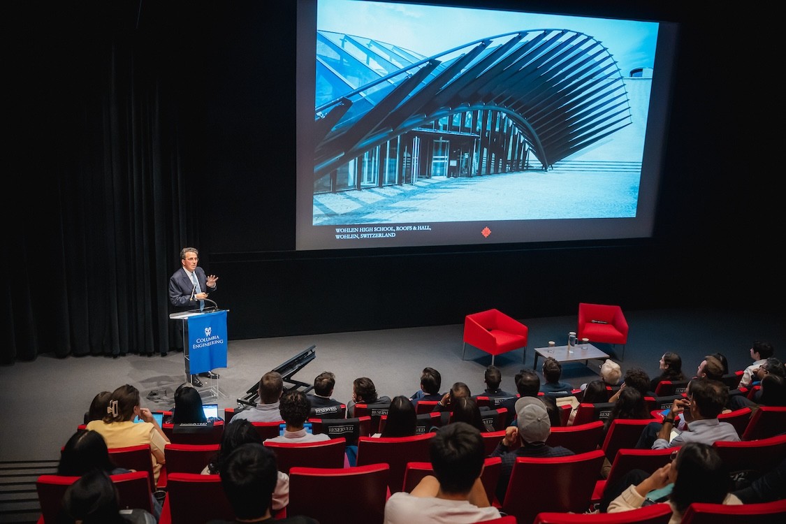 Santiago Calatrava delivering a lecture to an audience