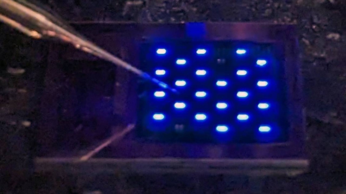 Integrated circuit at the core of the BIOSYNC implant