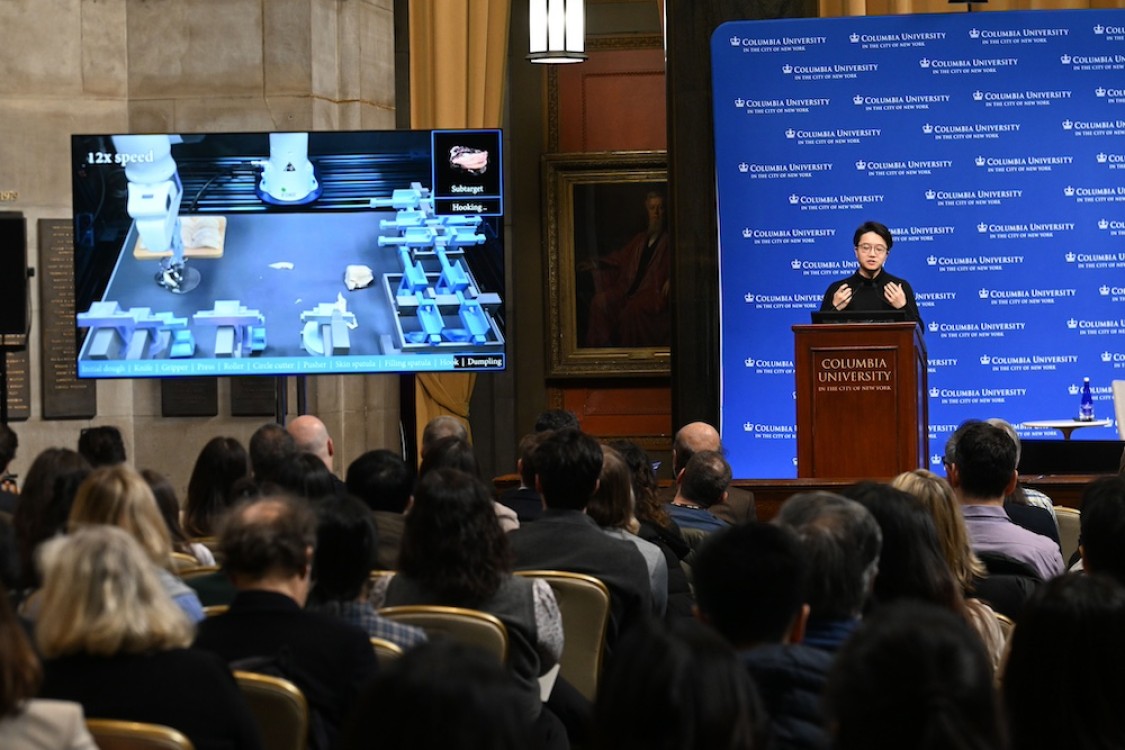 Yunzhu Li, assistant professor of computer science, addresses the audience in Low Memorial Library.