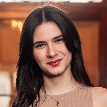 Petra Hedesiu headshot