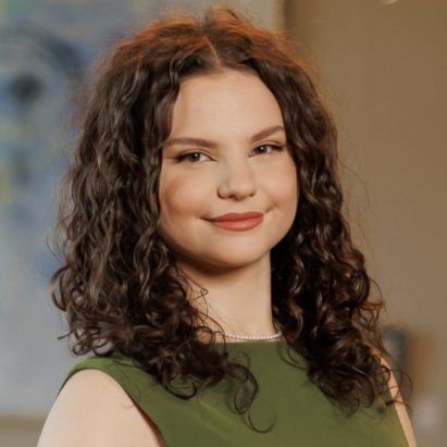 Irina Dobrean headshot